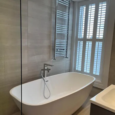 Kings Apartment, 83 Kings Road